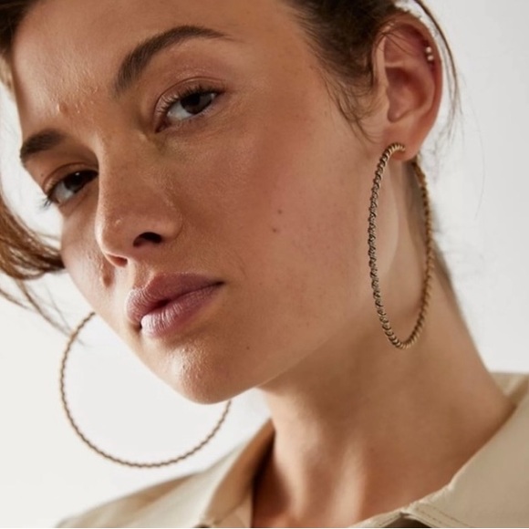 NWT FP Free People Harvey
Oversized Hoop Earrings - Picture 1 of 2